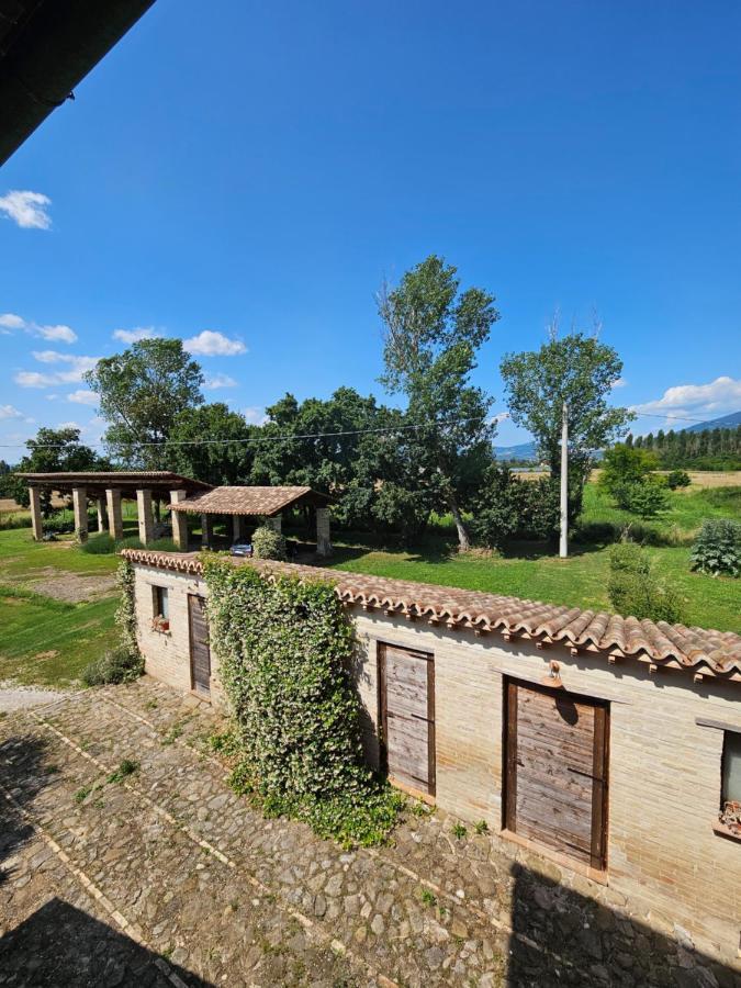 La Casa Dei Tigli Panzió Cannara Kültér fotó