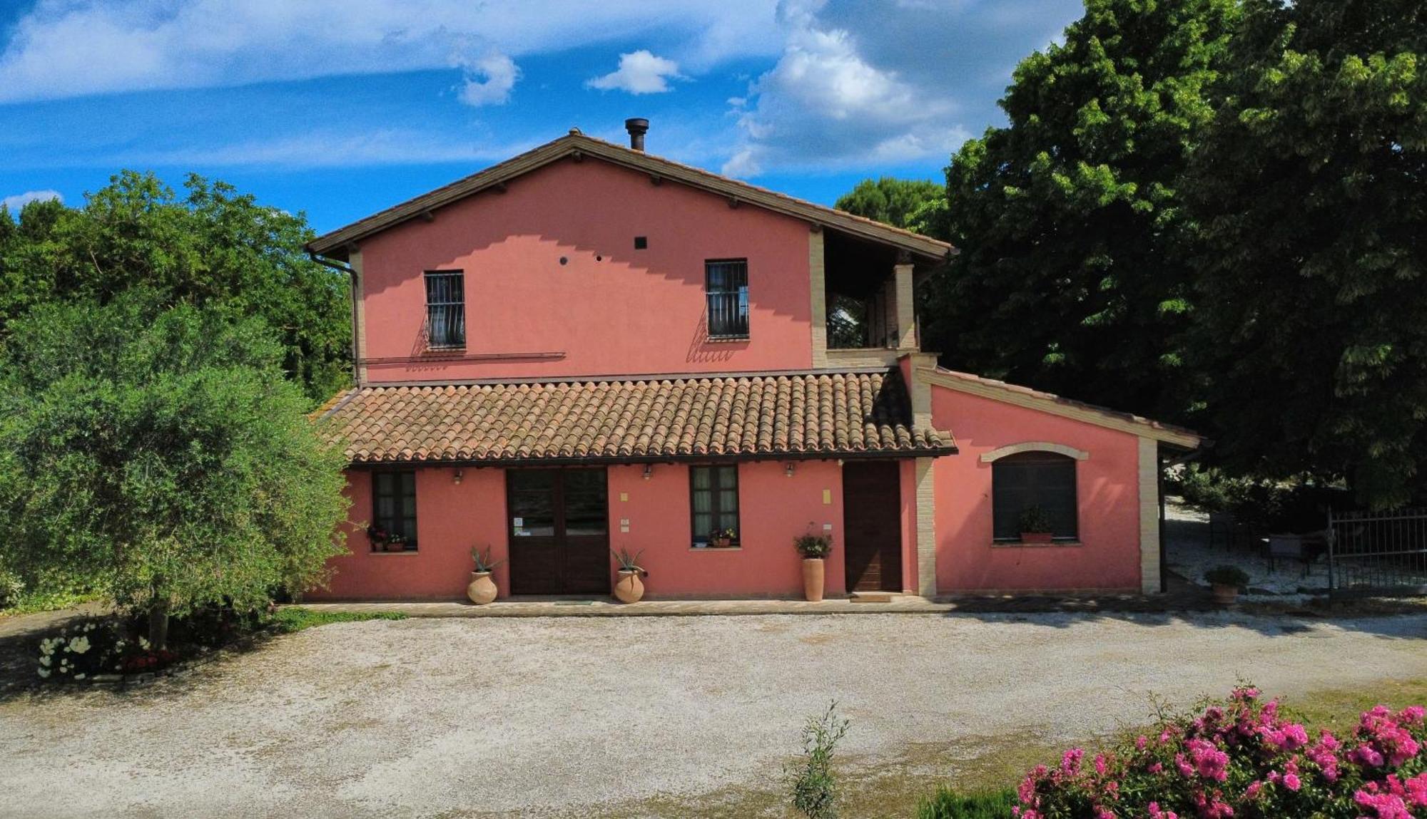 La Casa Dei Tigli Panzió Cannara Kültér fotó