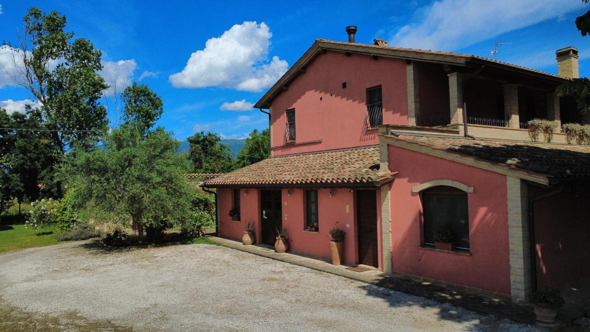 La Casa Dei Tigli Panzió Cannara Kültér fotó